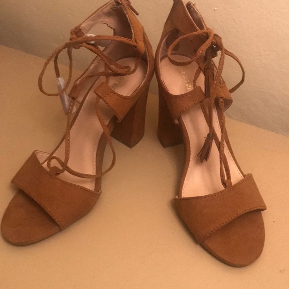 Tan heel